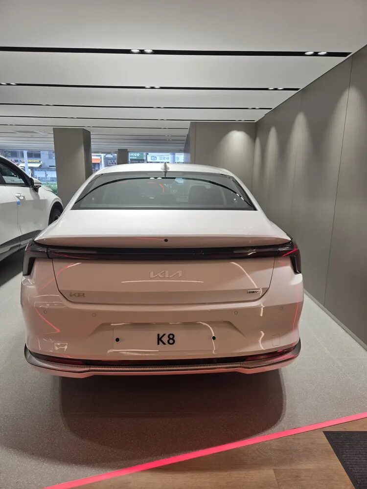 K8 차량 후면부 외관